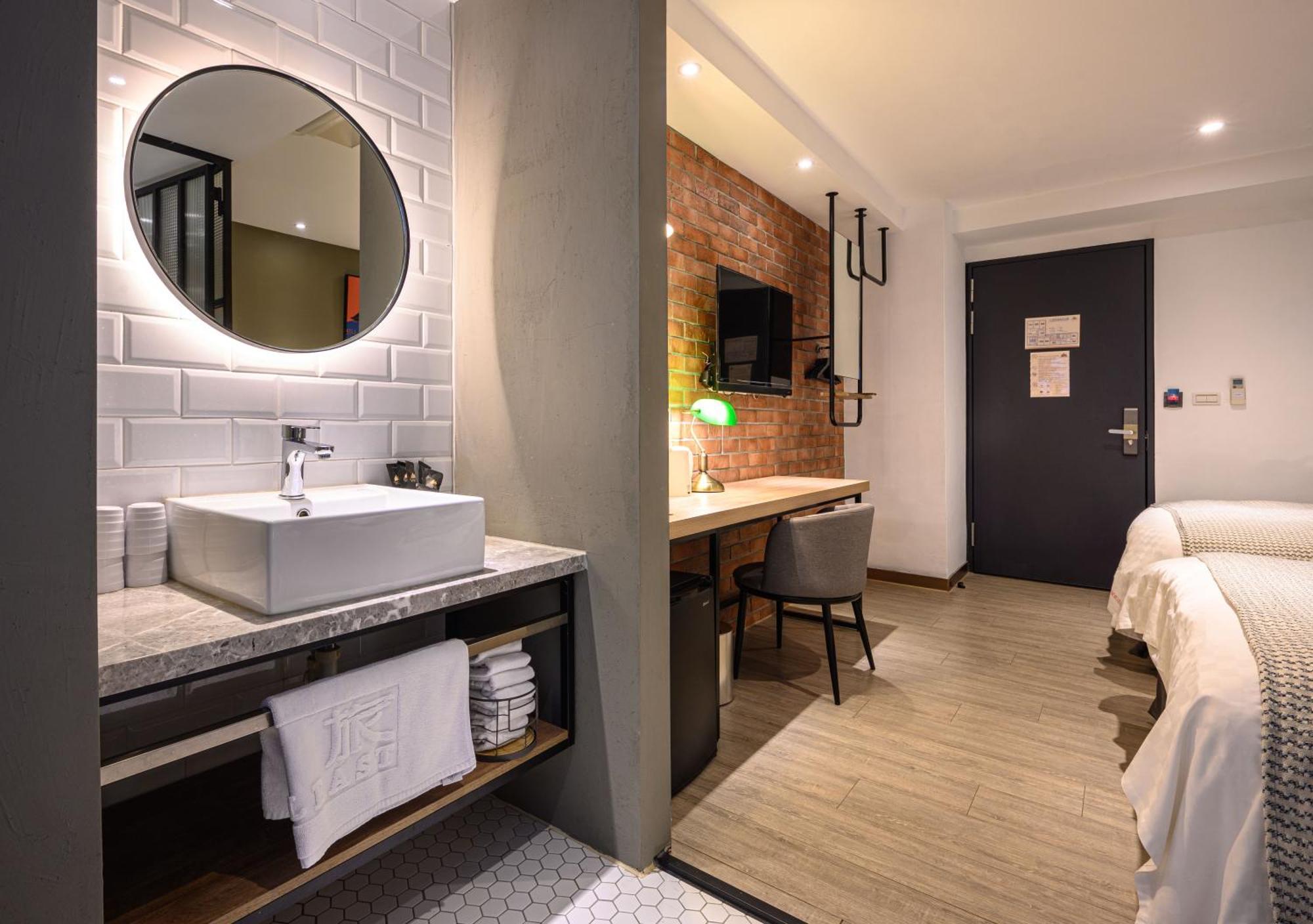 Hotel East Đài Trung Ngoại thất bức ảnh