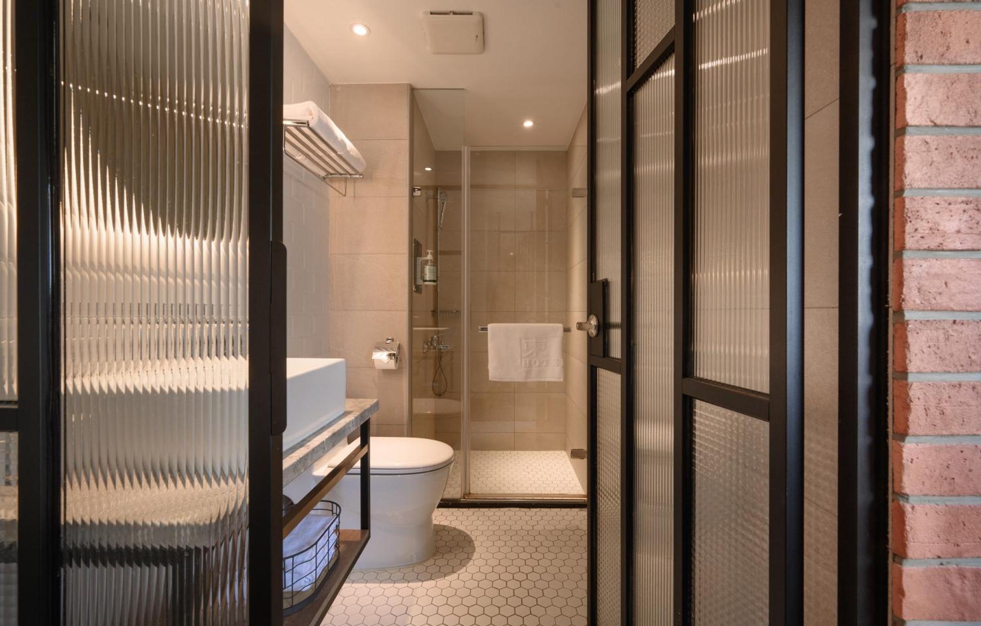 Hotel East Đài Trung Ngoại thất bức ảnh